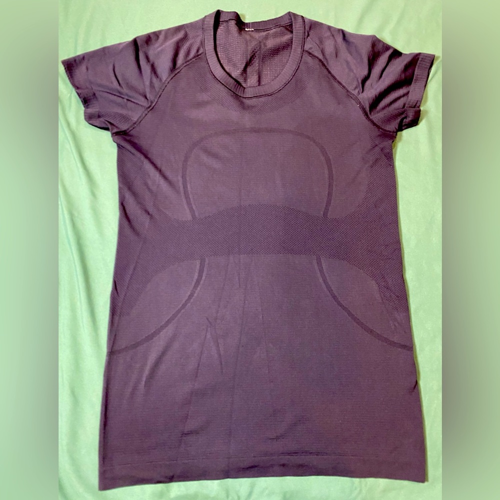 Lululemon Run Swiftly Tech Short Sleeve Shirt Size 10, dark plum color.